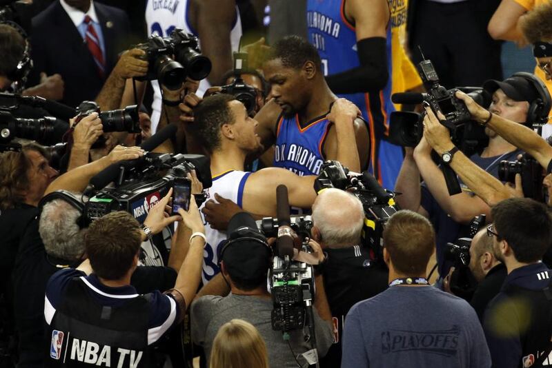 Golden State Warriors guard Stephen Curry (L) and Oklahoma City Thunder forward Kevin Durant (R) meet at center court after their NBA Western Conference finals game seven at Oracle Arena in Oakland, California, USA, 30  May 2016. The Warriors beat the Thunder 96-88 and will face the Cleveland Cavaliers in the NBA Finals.  EPA/JOHN G. MABANGLO