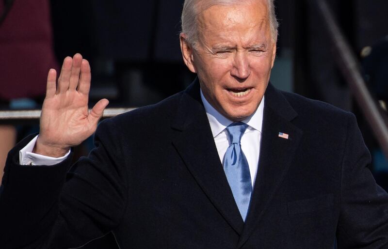 TOPSHOT - US President Joe Biden is sworn in as the 46th US President on January 20, 2021, at the US Capitol in Washington, DC.  / AFP / POOL / SAUL LOEB
