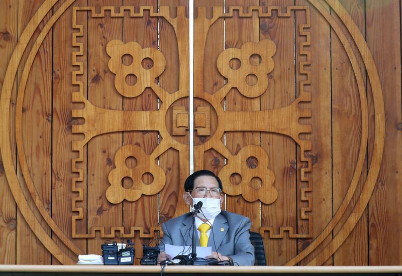 Lee Man-hee, leader of the Shincheonji Church of Jesus, speaks during a press conference at a facility of the church in Gapyeong on March 2, 2020. - The leader of a South Korean sect linked to more than half the country's 4,000-plus coronavirus cases apologised on March 2 for the spread of the disease. (Photo by - / POOL / AFP)
