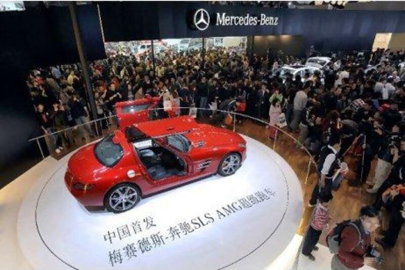 People visit the German auto maker Mercedes Benz booth at the Beijing International Automotive Exhibition on April 25, 2010. The auto show, covering an area equivalent to nearly 40 football pitches, also features 65 concept cars and 95 alternative-energy vehicles. AFP PHOTO / LIU Jin *** Local Caption *** 378877-01-08.jpg