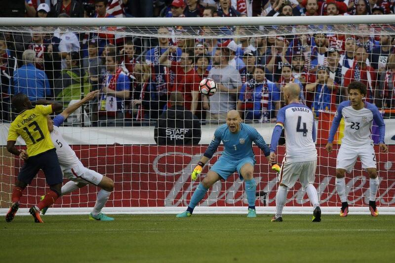 United States goalkeeper Brad Guzan, center, watches the ball during a Copa America Centenario quarterfinal soccer match against Ecuador, Thursday, June 16, 2016 at CenturyLink Field in Seattle. United States won 2-1. (AP Photo/Ted S. Warren)