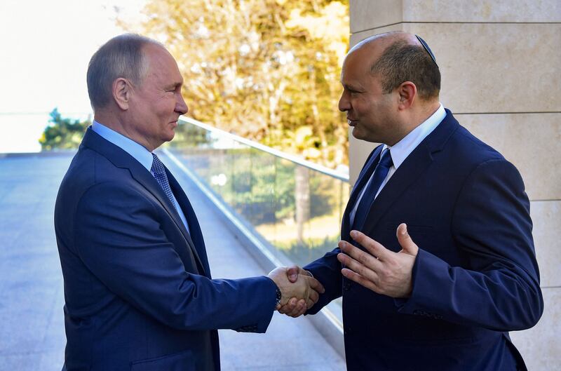 File photo taken on October 22, 2021, Russian President Vladimir Putin (L) welcomes Israeli Prime Minister Naftali Bennett during their meeting, in Sochi. Sputnik/AFP