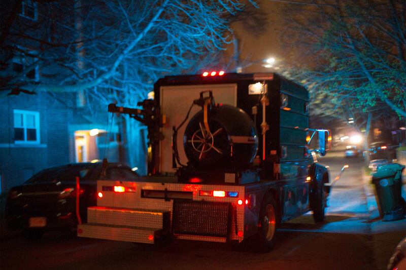 A law enforcement vehicle carries a bomb disposal device through Watertown during a search for the two men suspected of setting off two explosions during the Boston Marathon in Watertown, Massachusetts, April 19, 2013. Massachusetts State Police warned people in the Boston suburb of Watertown not to open their doors and said they would conduct a door-to-door, street-by-street search due to what it called a fluid situation. REUTERS/Lucas Jackson (UNITED STATES - Tags: SPORT ATHLETICS CIVIL UNREST) *** Local Caption ***  LJJ027_USA-EXPLOSIO_0419_11.JPG