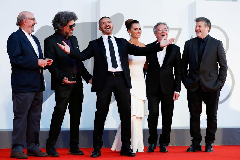 Stars of 'Official Competition', producer Jaume Roures, actors Antonio Banderas, Penelope Cruz and Oscar Martinez, and directors Mariano Cohn and Gaston Duprat pose on the red carpet at Venice Film Festival. Reuters