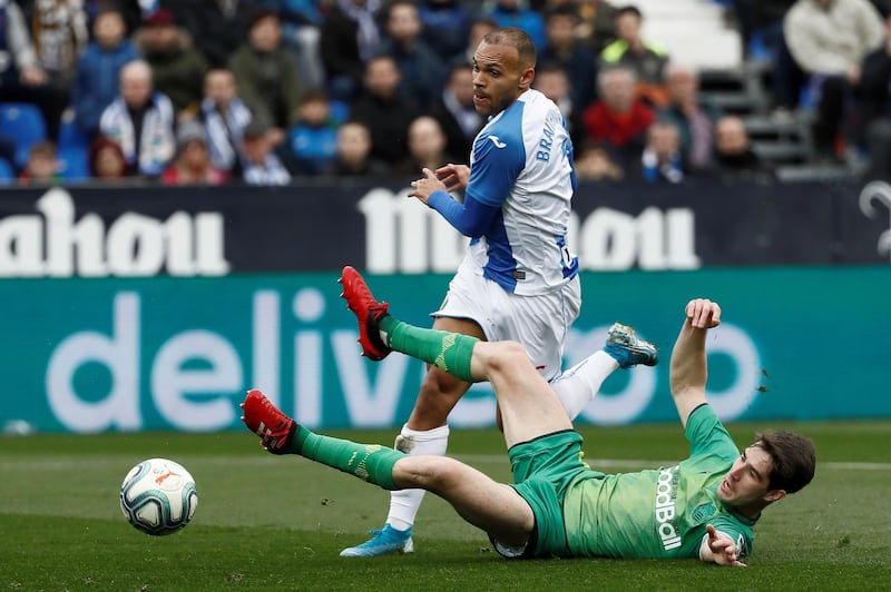 epa08187465 Leganes' Danish forward Martin Braithwaite (L) vies for the ball with Real Sociedad's defender Aritz Elustondo (R) during the Primera Division LaLiga match held between Leganes and Real Sociedad at Butarque stadium in Leganes, Madrid, Spain, 02 February 2020.  EPA/Mariscal