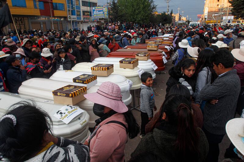 Relatives of 18 people killed in clashes with empty coffins outside Carlos Monge Medrano hospital in Juliaca, Peru. AFP