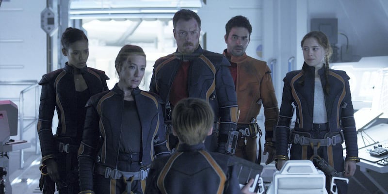 Taylor Russell, Molly Parker, Toby Stephens, Max Jenkins, Ignacio Serricchio, Mina Sundwall in LOST IN SPACE. Courtesy of Netflix