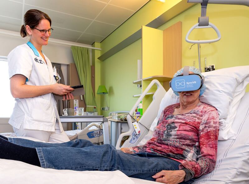 A patient tries out the virtual reality glasses. Photo: SyncVR Medical