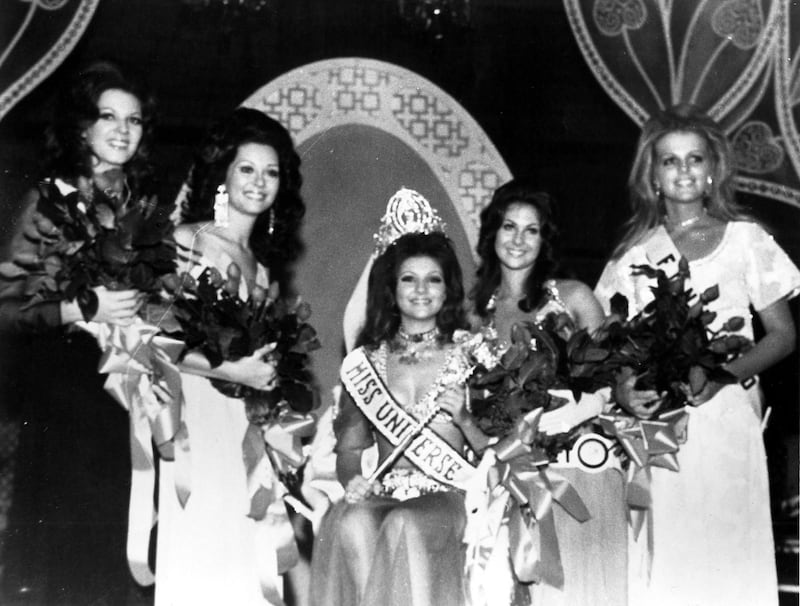 At the coronation ball after her crowning, Georgia Risk, Miss Universe 1971, poses with her court.  In 1971, there were three runners up to Miss Universe. In the current system, there are only two runners up. Courtesy Miss Universe