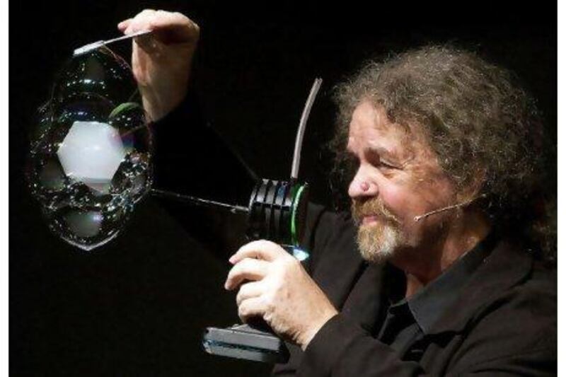 Tom Noddy creates a "bubble jewel" during his show at Adnec.