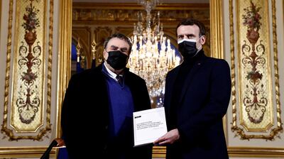 epa08952621 French President Emmanuel Macron meets historian Benjamin Stora for the delivery of the report on the memory of the colonisation and the Algerian war at the Elysee Palace in Paris, France, January 20, 2021.  EPA/CHRISTIAN HARTMANN / POOL  MAXPPP OUT