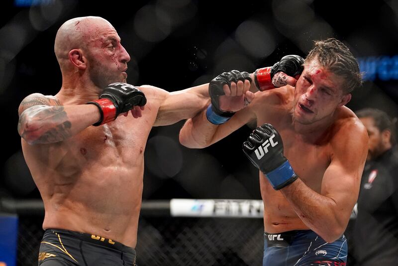 Alexander Volkanovski, left, fights Brian Ortega. AP Photo