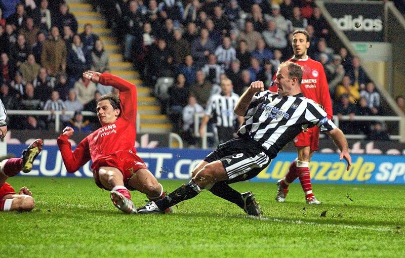 Newcastle United's Alan Shearer (C) scoreS to make it 2-0 against Olypiacos CFP during tonight's UEFA Cup clash at St James' Park, Newcastle, United Kingdom, 16 March 2005.    AFP PHOTO/PAUL BARKER   No telcos, website uses subject to subscription of a license with FAPL on www.faplweb.com (Photo by PAUL BARKER / AFP)