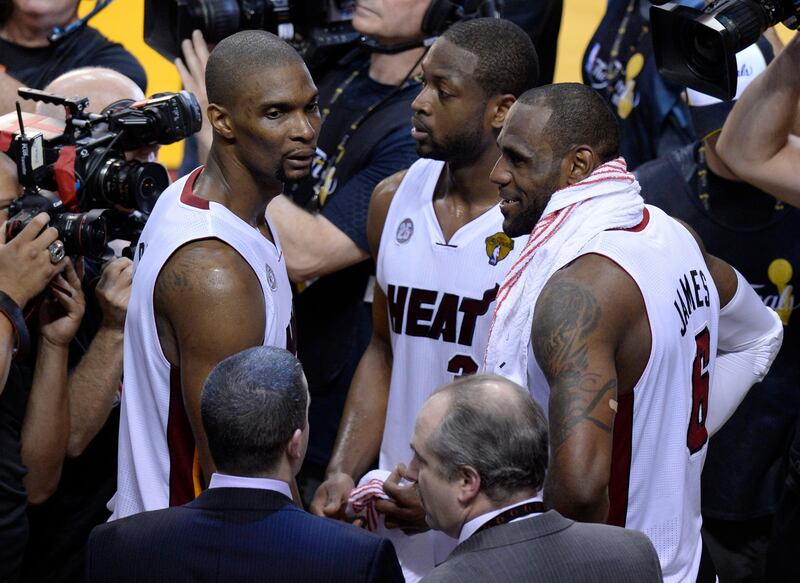epa03750983 (L-R) Miami Heat's Chris Bosh, Dwyane Wade and LeBron James after defeating the San Antonio Spurs in game six of the NBA Finals at the American Airlines Arena in Miami, Florida, USA, 18 June 2013. The winner of the best-of-seven series will be the NBA Finals Champion. The Heat defeated the Spurs in over-time to force a game seven.  EPA/RHONA WISE CORBIS OUT *** Local Caption ***  03750983.jpg