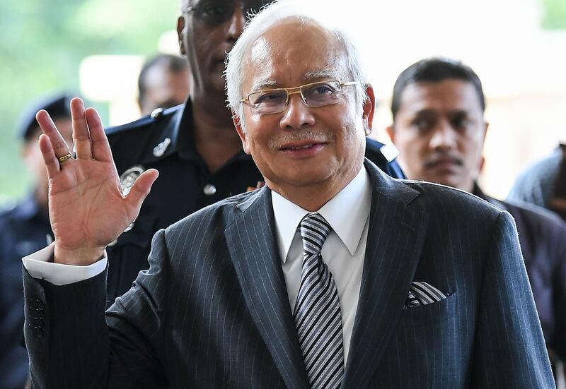 (FILES) In this file photo taken on August 10, 2018 Malaysia's former prime minister Najib Razak waves as he arrives for a court appearance at the Duta court complex in Kuala Lumpur. Malaysia's toppled leader Najib Razak was arrested on September 19, 2018 and will be charged over allegations that $628 million linked to state investment fund 1MDB ended up in his personal bank accounts, officials said. / AFP / Mohd RASFAN
