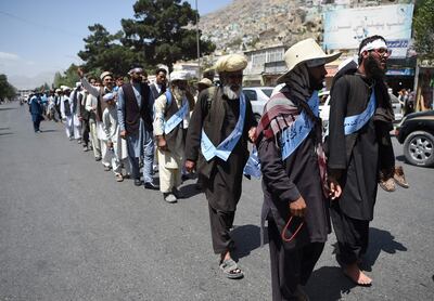 Afghan peace activists march in demand to an end to the war from Helmand as they arrive in Kabul on June 18, 2018. Dozens of peace protesters arrived in Kabul on June 18 after walking hundreds of kilometres across war-battered Afghanistan, as the Taliban ended an unprecedented ceasefire and resumed attacks in parts of the country. / AFP / WAKIL KOHSAR
