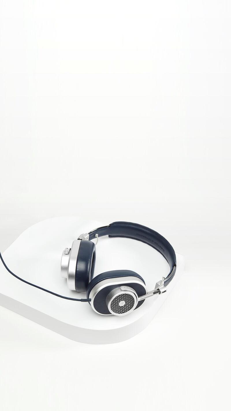 Noise-cancelling headphones are provided for travellers on JetBlue's Mint.