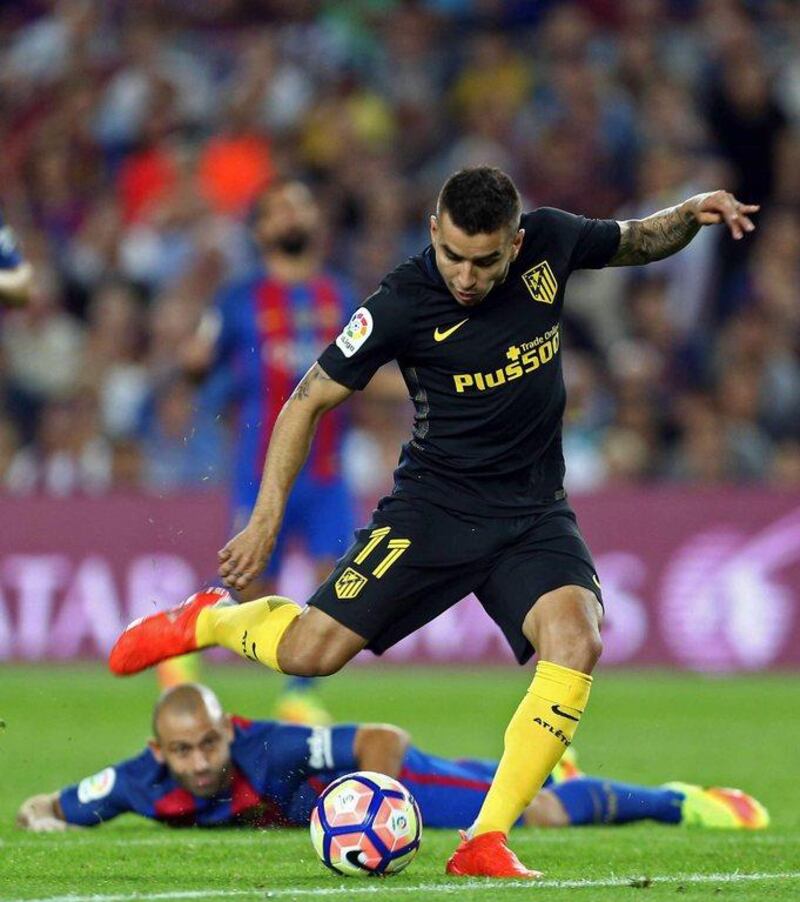 Atletico Madrid’s Angel Correa scores against FC Barcelona. Toni Albir / EPA