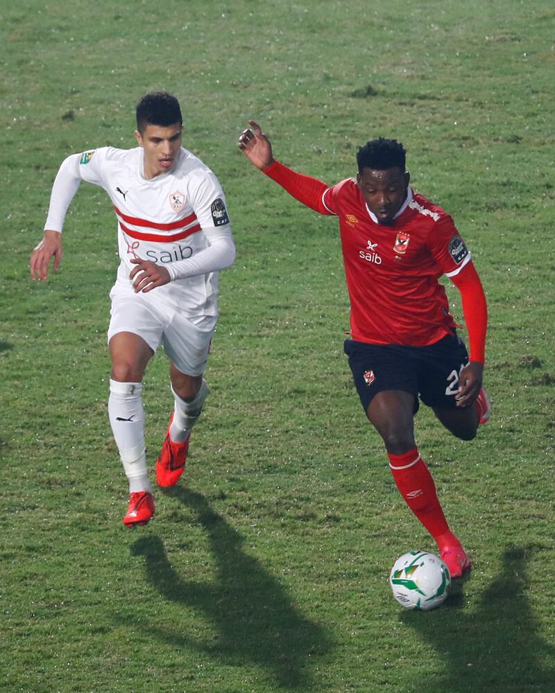 Ahly's forward Junior Ajayi (R) is marked by Zamalek's defender Mohamed Abdel Ghani during the CAF Champions League Final football match between Egyptian sides Zamalek and Al-Ahly at the Cairo International Stadium in Egypt's capital on November 27, 2020. (Photo by Khaled DESOUKI / AFP)