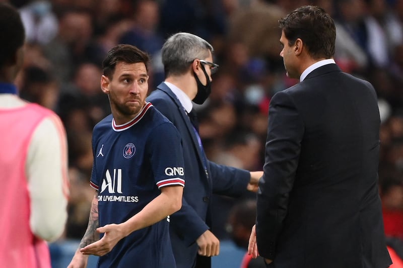 Paris Saint-Germain's Argentinian forward Lionel Messi leaves the pitch after chatting with Paris Saint-Germain's Argentinian head coach Mauricio Pochettino. AFP