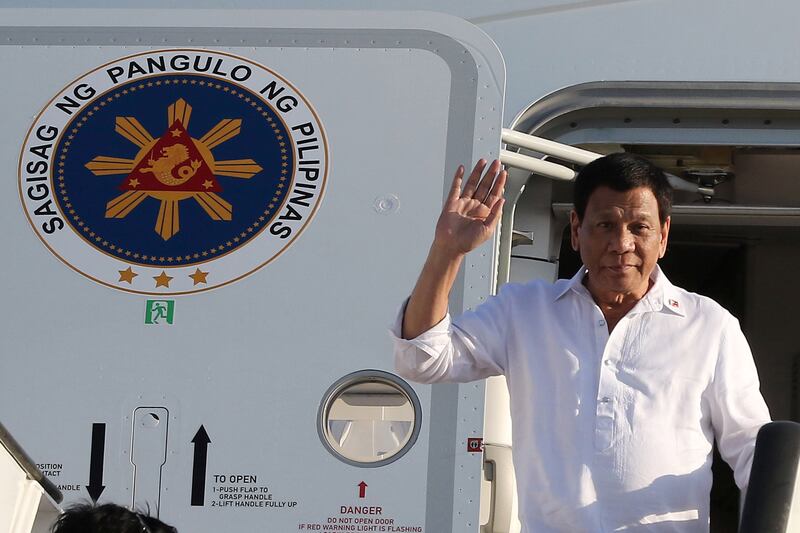 Philippine President Rodrigo Duterte waves upon his arrival at the airport in the capital Amman on September 5, 2018. (Photo by KHALIL MAZRAAWI / AFP)