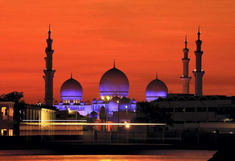 ABU DHABI, UNITED ARAB EMIRATES - NOVEMBER 28: The Sheikh Zayed Grand Mosque is seen from across the Khor Al Maqta during previews ahead of the F1 Grand Prix of Abu Dhabi on November 27, 2019 in Abu Dhabi, United Arab Emirates. (Photo by Clive Mason/Getty Images)