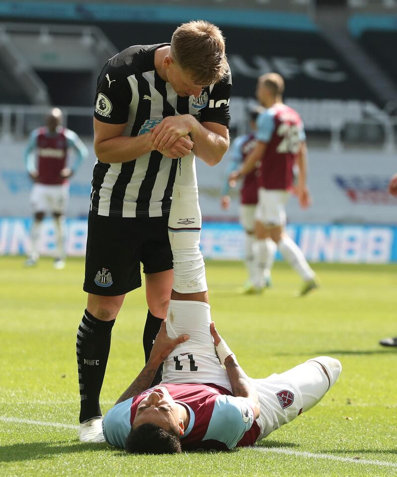 Matt Ritchie - 7: Newcastle benefit from having Ritchie’s experience and drive in the side but lost his man in second half that allowed Coufal free header on goal that Dubravka saved. Focus was more on the defensive side down left here but did provide brilliant cross for Willock that put Magpies back in front. AP