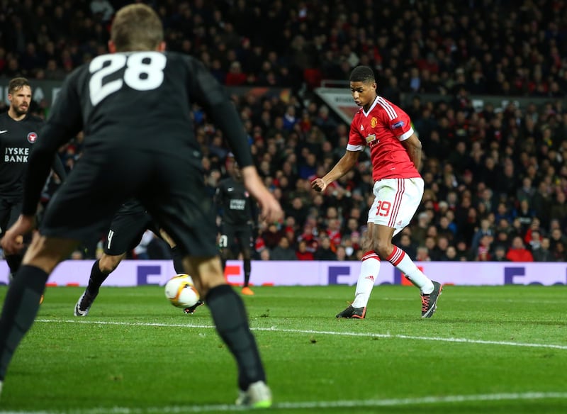 MANCHESTER, ENGLAND - FEBRUARY 25:  Marcus Rashford of Manchester United scores his team's second goal during the UEFA Europa League Round of 32 second leg match between Manchester United and FC Midtjylland at Old Trafford on February 25, 2016 in Manchester, United Kingdom.  (Photo by Alex Livesey/Getty Images)