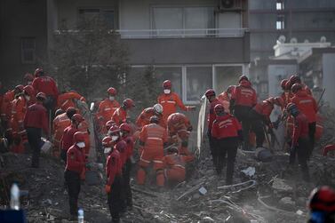Rescue workers in Bayrakli, a district in Izmir, search for survivors on Tuesday. A 7.0-magnitude earthquake struck Turkey and Greece on October 29, killing about 100 people and injuring thousands. AFP