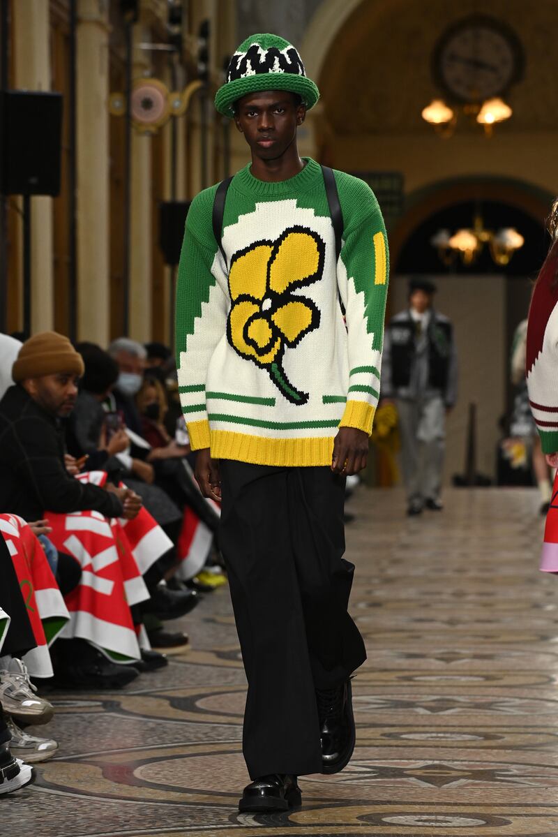 As his first collection for Kenzo, Nigo reworked many ideas, such as the famous poppy flower, now knitted into a jumper.