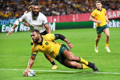 Australia's centre Samu Kerevi scores a try during the Japan 2019 Rugby World Cup Pool D match between Australia and Fiji at the Sapporo Dome in Sapporo on September 21, 2019. / AFP / WILLIAM WEST
