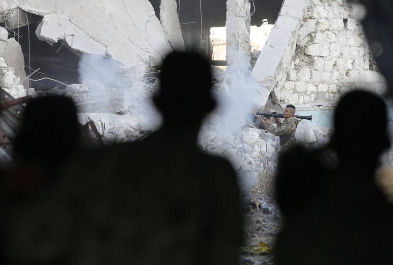 A member of the Libyan National Army fires a weapon during clashes with Islamist militants in Khreibish district in Benghazi, Libya, November 10, 2017. REUTERS/Esam Omran Al-Fetori