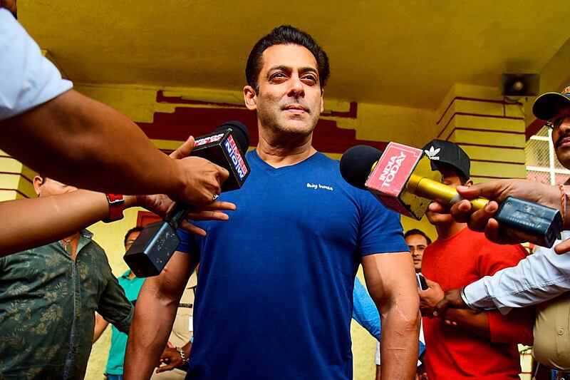 Bollywood actor Salman Khan leaves after casting his vote at a polling station during the state assembly election in Mumbai on October 21, 2019.  / AFP / Sujit Jaiswal
