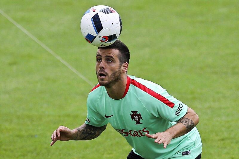 Portuguese Vieirinha performs during his team's training session at the team's training camp in Marcoussis, near Paris, France, 16 June 2016. Portugal will face Austria in the UEFA EURO 2016 group F preliminary round match in Paris on 18 June 2016. EPA/MIGUEL A. LOPES