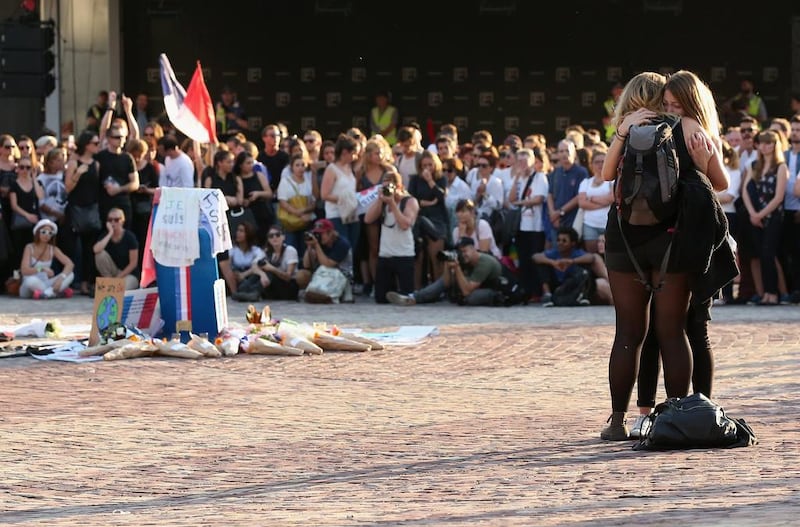 People gather for a vigil to honour victims of the Paris terror attacks at Federation Square in Melbourne, Australia, on November 16, 2015. Quinn Rooney / Getty Images)