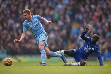 Manchester City's Belgian midfielder Kevin De Bruyne (L) avoids a challenge by Chelsea's French midfielder N'Golo Kante during the English Premier League football match between Manchester City and Chelsea at the Etihad Stadium in Manchester, north west England, on January 15, 2022.  (Photo by Oli SCARFF / AFP) / RESTRICTED TO EDITORIAL USE.  No use with unauthorized audio, video, data, fixture lists, club/league logos or 'live' services.  Online in-match use limited to 120 images.  An additional 40 images may be used in extra time.  No video emulation.  Social media in-match use limited to 120 images.  An additional 40 images may be used in extra time.  No use in betting publications, games or single club/league/player publications.   /  