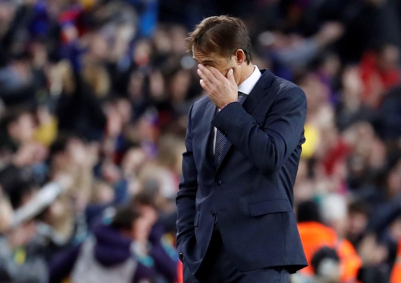 epa07127279 Real Madrid's head coach Julen Lopetegui reacts during a Spanish LaLiga soccer match between FC Barcelona and Real Madrid at the Camp Nou stadium in Barcelona, northeastern Spain. EPA