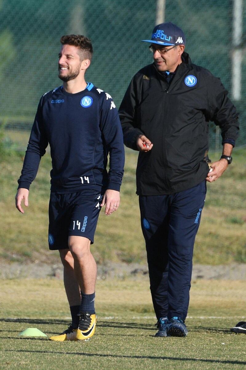 epa06299959 Napoli's head coach Maurizio Sarri (R) and his player Dries Mertens (L) attend a training session in Castel Volturno, Caserta, Italy, 31 October 2017. SSC Napoli play Manchester City on 01 November 2017 in an UEFA Champions League Group F soccer match.  EPA/CIRO FUSCO