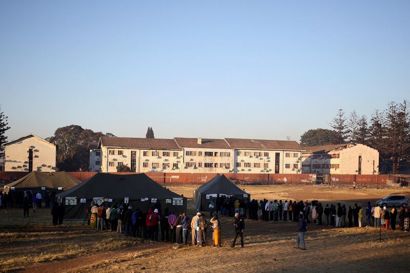 Zimbabwean voters queue to cast their ballots in the country's general elections in Harare, Zimbabwe. REUTERS / Siphiwe Sibeko