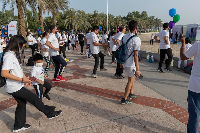Participants begin the 3.5-kilometre walk.