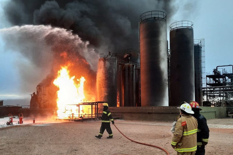 In this photo released by Telam news agency firefighters fight a fire at a refinery in Plaza Huincul, Neuquen province, Argentina, on September 22, 2022.  - At least three people died in an explosion that sparked a fire at an oil refinery in the south of Argentina, local authorities said on Thursday.  (Photo by TELAM  /  AFP)  /  Argentina OUT  /  RESTRICTED TO EDITORIAL USE - MANDATORY CREDIT AFP PHOTO  /   TELAM - NO MARKETING - NO ADVERTISING CAMPAIGNS - DISTRIBUTED AS A SERVICE TO CLIENTS