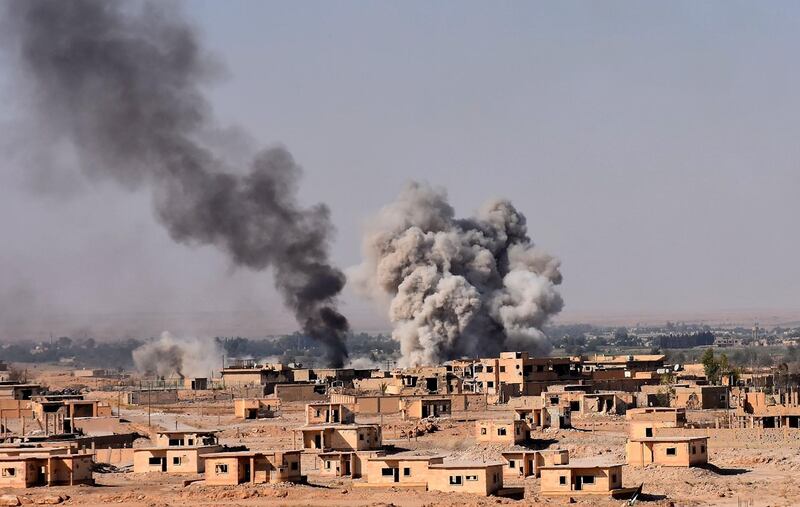 Smoke rises from buildings in the area of Bughayliyah, on the northern outskirts of Deir Ezzor on September 13, 2017, as Syrian forces advance during their ongoing battle against the Islamic State (IS) group. 
After breaking an Islamic State group blockade, Syria's army is seeking to encircle the remaining jihadist-held parts of Deir Ezzor city, a military source. / AFP PHOTO / George OURFALIAN