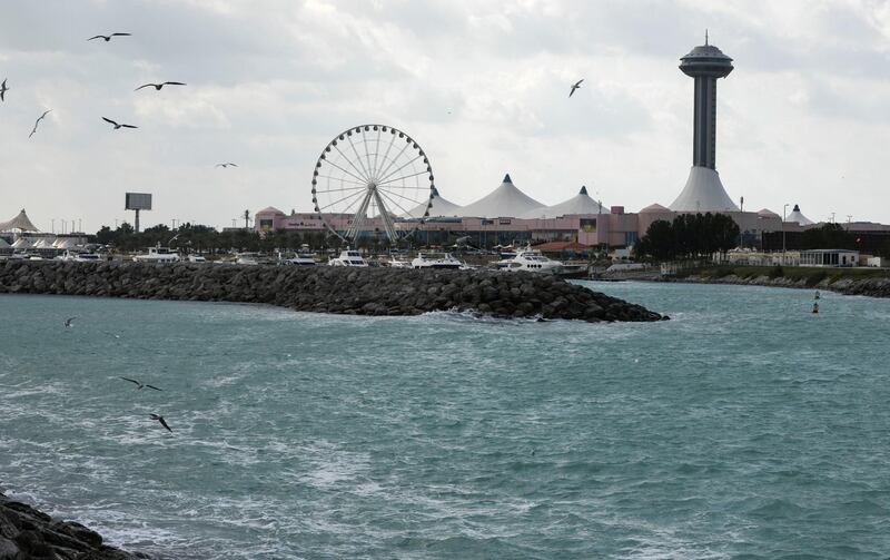 Abu Dhabi, United Arab Emirates - Cloudy weather once again around the Corniche area. Khushnum Bhandari for The National