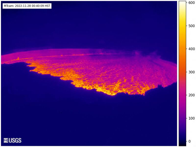 This image released by the US Geological Survey (USGS) on November 28, 2022 courtesy of the National Weather Service, shows a webcam view of the Mauna Loa volcano in Hawaii, which is erupting for the first time in nearly 40 years.  (Photo by Handout  /  US Geological Survey  /  AFP)  /  RESTRICTED TO EDITORIAL USE - MANDATORY CREDIT "AFP PHOTO  /  US Geological Survey " - NO MARKETING - NO ADVERTISING CAMPAIGNS - DISTRIBUTED AS A SERVICE TO CLIENTS