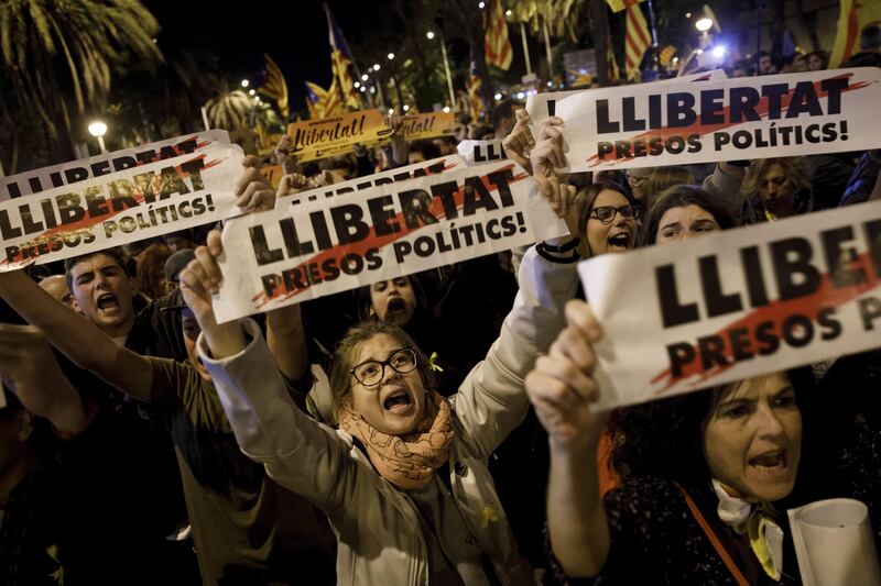 BARCELONA, SPAIN - NOVEMBER 11:  Catalonia's Independence supporters march during a demonstration on November 11, 2017 in Barcelona, Spain. Independence movement associations and political parties called for a march to protest against the prison detentions of the Ousted Catalan Government.  (Photo by Gonzalo Arroyo Moreno/Getty Images)