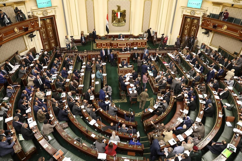 Egypt's members of parliament attend a session in Cairo on April 16, 2019. - Egypt's parliament, packed with loyalists of President Abdel Fattah al-Sisi, began today a session to vote on constitutional changes that could keep the former military chief in power until 2030. The proposed amendments were initially introduced in February by a parliamentary bloc supportive of Sisi and updated this week after several rounds of debates. (Photo by - / AFP)
