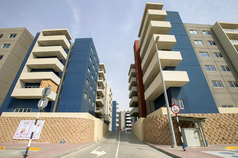 Al Reef Downtown apartments: Q2 no change. 1BR: Dh75-80,000. 2BR: Dh85-100,000. 3BR: Dh115-130,000. Q2 2013-Q2 2014 up 30%. Mona Al-Marzooqi / The National 