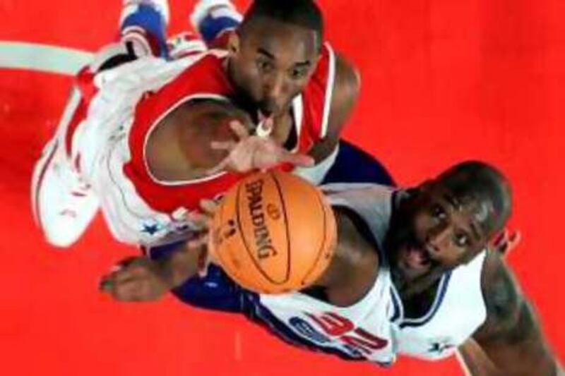 Eastern Conference center Shaquille O'Neal (R) and Western Conference guard Kobe Bryant (L) battle for a rebound during first half action at the 55th NBA All-Star Game in Houston, Texas February 19, 2006.  REUTERS/John Gress
Picture Supplied by Action Images *** Local Caption *** 2006-02-20T033611Z_01_HOU18D_RTRIDSP_3_SPORT-NBA.jpg