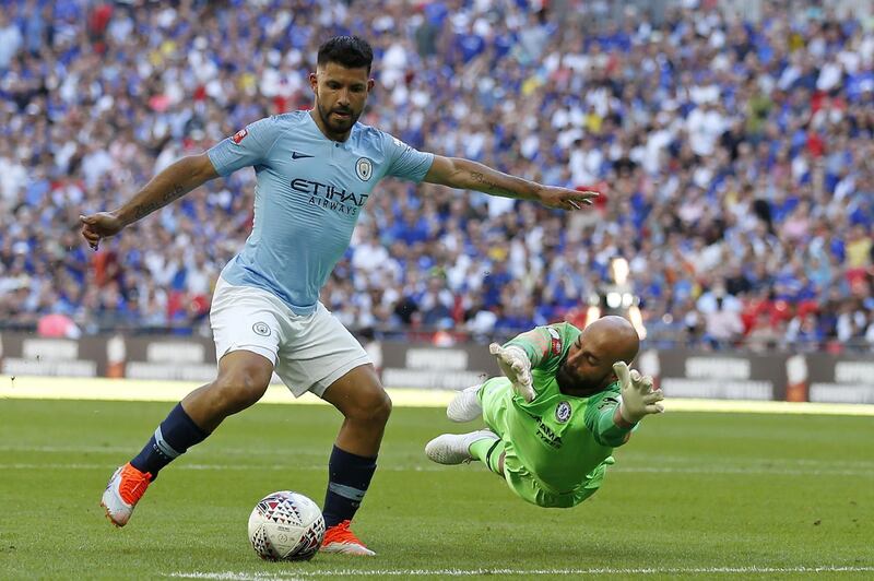 Manchester City's Argentinian striker Sergio Aguero (L) goes around Chelsea's Argentinian goalkeeper Willy Caballero but puts his shot wide during the English FA Community Shield football match between Chelsea and Manchester City at Wembley Stadium in north London on August 5, 2018. / AFP PHOTO / Ian KINGTON / NOT FOR MARKETING OR ADVERTISING USE / RESTRICTED TO EDITORIAL USE