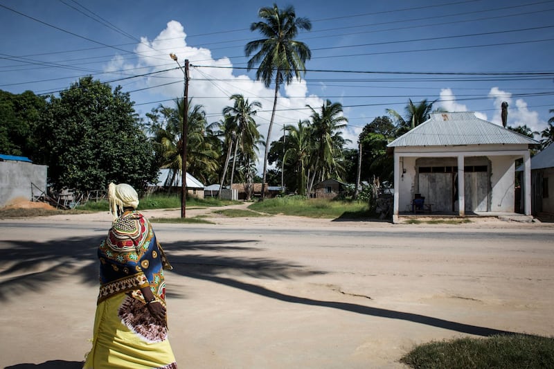 (FILES) In this file photo taken on February 16, 2017, a Mozambican woman walks in Palma, a small, palm-fringed fishing town meant to become a symbol of Mozambique's glittering future, transformed by one of the world's largest liquefied natural gas projects. Islamist militants have seized control of the northern Mozambique town of Palma, near a huge gas project involving French oil major Total and other international energy companies, security sources said on March 27, 2021. In their closest attack to the gas project in the three-year insurgency, the militants attacked the town in the northern province of Cabo Delgado on March 24, forcing nearly 200 people including foreign gas workers to be evacuated from a hotel where they had sought refuge. / AFP / JOHN WESSELS
